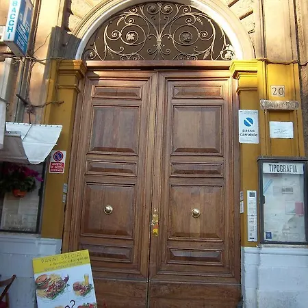 Domus Solis San Pietro 招待所 *